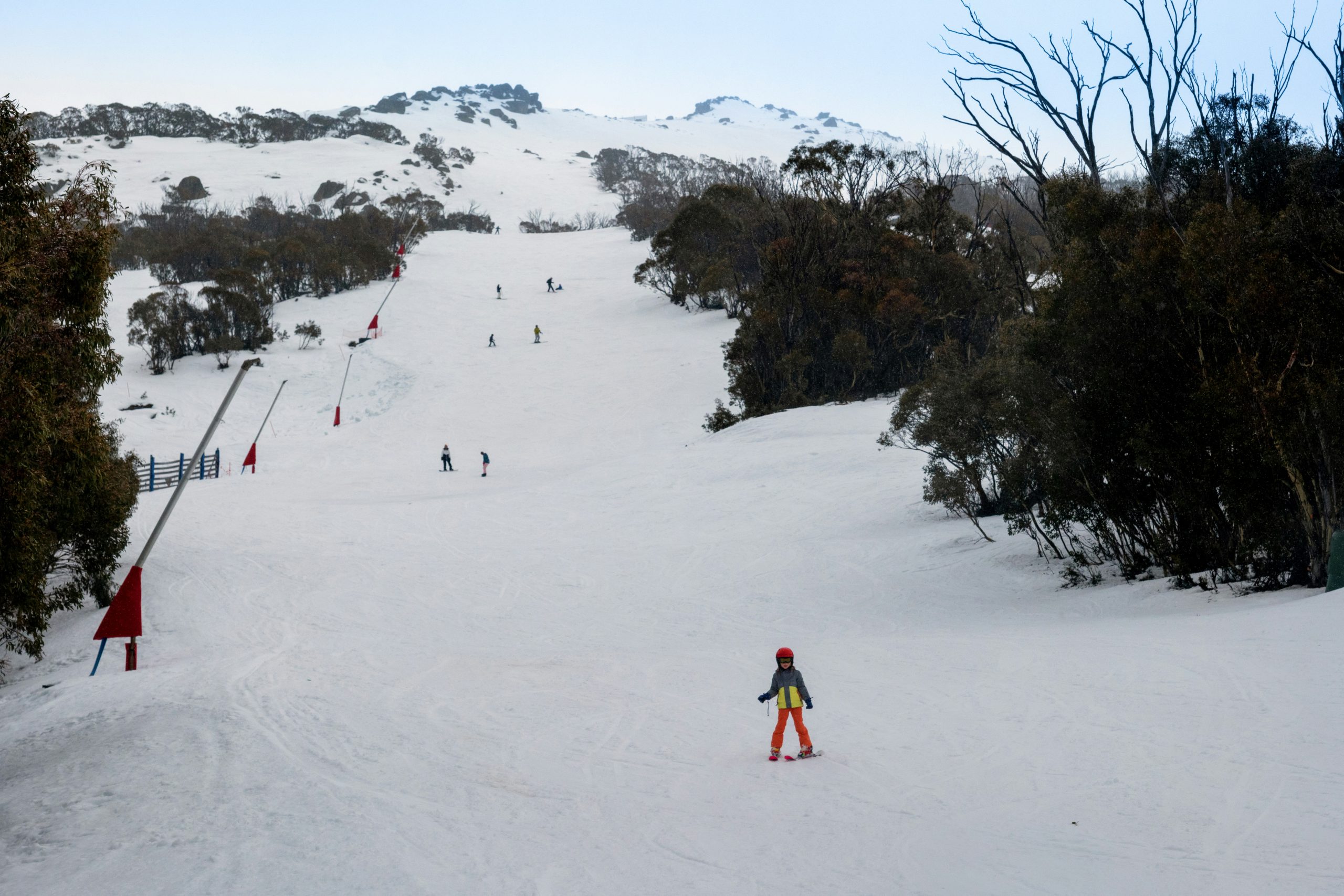 People skiing and snowboarding on Thredbo